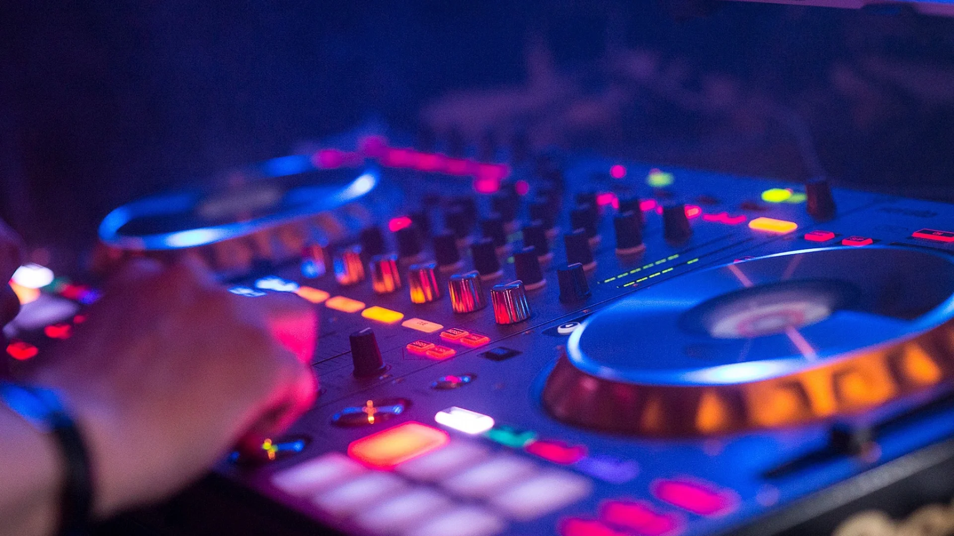 Dj-palvelu-showhouse